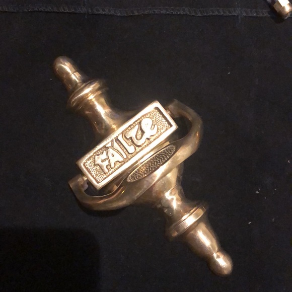 Fàilte Ireland brass door knocker.  Fàilte means welcome. Elegant on any door. - Picture 5 of 5